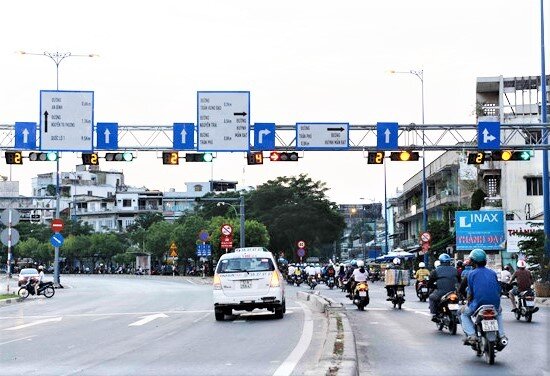 Quy chuẩn mới, lái xe vượt đèn vàng bị xử lý thế nào?