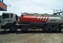 Yêu cầu đối với người tham gia vận chuyển hàng hoá nguy hiểm bằng phương tiện giao thông cơ giới đường bộ như nào?