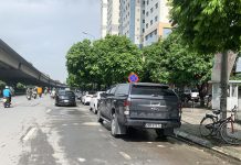 Đỗ xe không đúng quy định, nhân viên bảo vệ có được phép khoá bánh không?