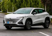 Xe ô tô 5 chỗ chở quá 1 người thì có vi phạm luật giao thông hay không?