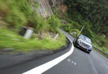 Chuyển số tay khi đổ đèo có gây hại động cơ ô tô?