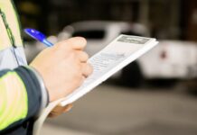 Người vi phạm giao thông không nộp phạt, bỏ lại xe của mình sẽ bị xử lý như thế nào?